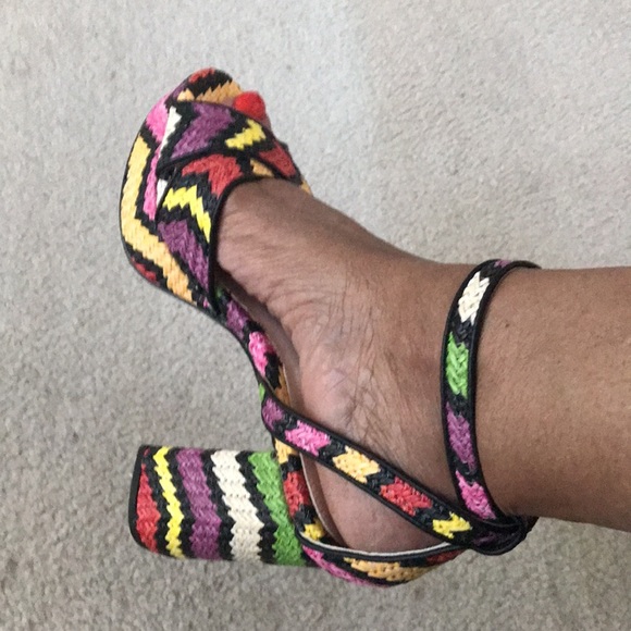 Colorful block heel sandals. - Picture 6 of 7